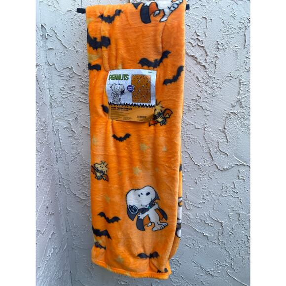 Peanuts Snoopy Halloween Throw Blanket 50x70 in - Picture 6 of 6